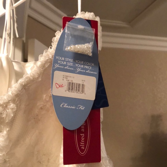 Alfred Angelo wedding Gown - Picture 5 of 7